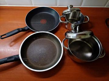 2 kookpannen en 2 koeken pannen - GRATIS op te halen