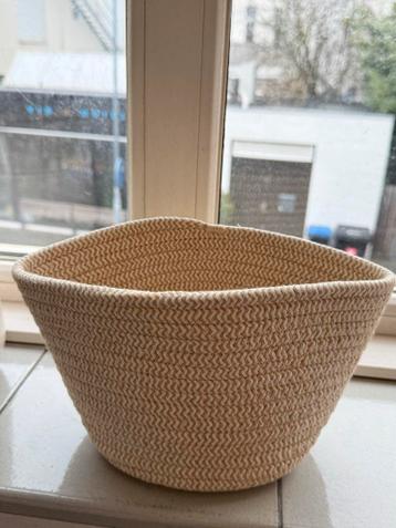 Klein rieten mandje - Gratis af te halen