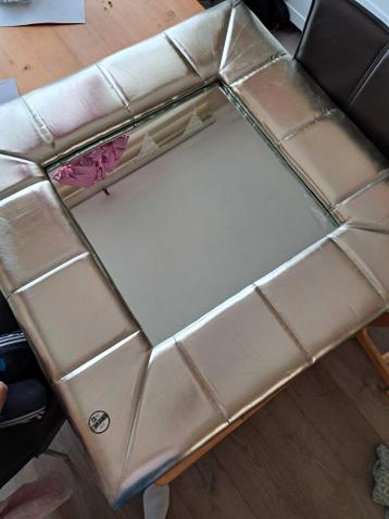 Grote spiegel met lichte beschadiging