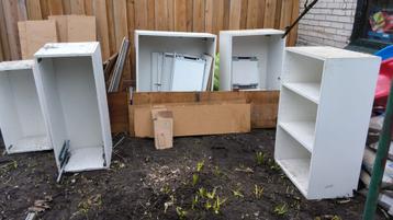 Witte ikea kasten planken en lades .