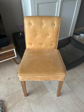 RM Stoel met knopen