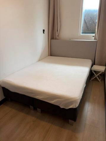 Bed 140x200 incusief matras en molton