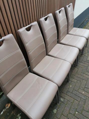 5 keukenstoelen gratis