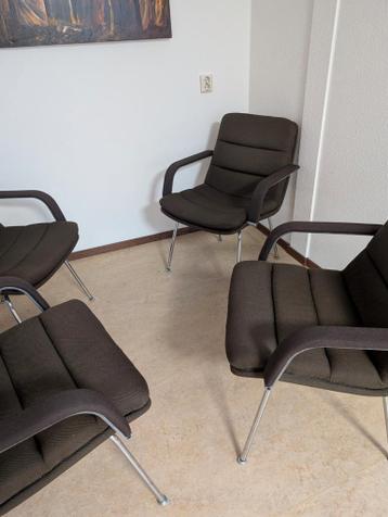 GRATIS op te halen, 4 stoelen.