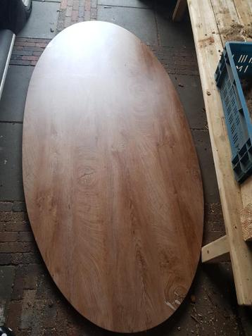 Groot ovaal tafelblad