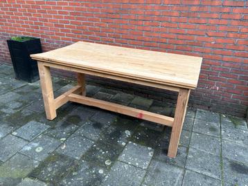 Robuuste eettafel - gratis!