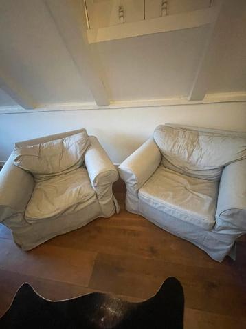 Two grey liunge chairs