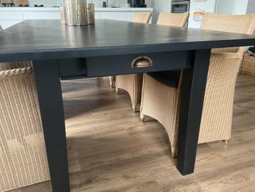 Houten eettafel zwart gratis