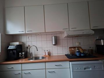 Gratis keuken af te halen met elektrische kookplaat