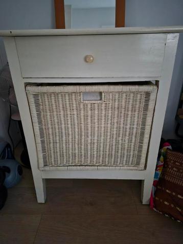 Ladekastje met wasmand