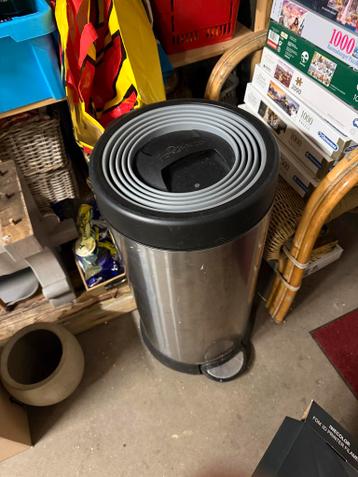 Grote afvalbak met aandrukdeksel