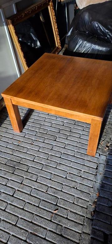 Bijzettafel het blad is nog erg mooie 80x80x45 Gratis