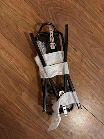 Zwarte Bagagedrager - Compleet en klaar voor gebruik!