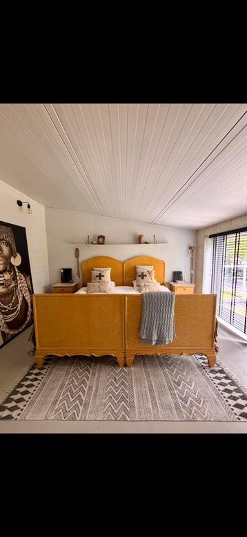 2 antieke bedden