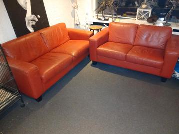 Gratis af te halen. Rode lederen bankstel 3- en 2-zitter