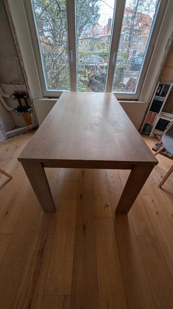 Houten eettafel (180x90x76.5cm)
