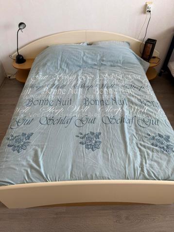 Tweepersoonsbed inclusief lattenbodem