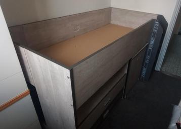 Halfhoogslaper met uitschuifbureautje