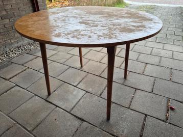 Ronde houten eettafel: gratis ophalen