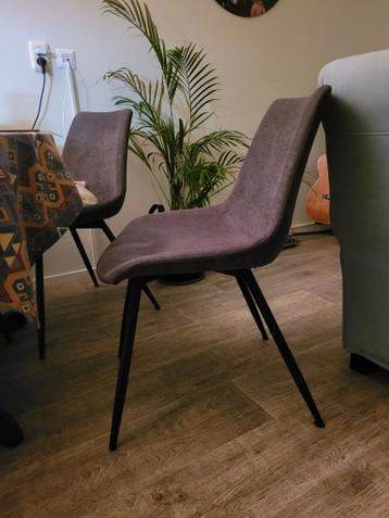 4 Bijna gratis stoelen (voor een flesje wijn)