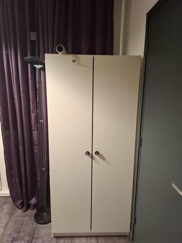 Gratis kledingkast af te halen