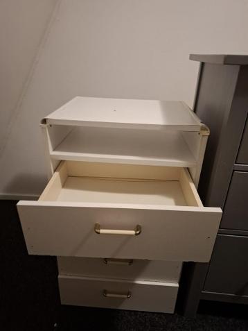 Gratis wit kastje met lades - Veenendaal