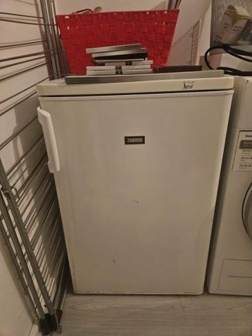 Zanussi vriezer - werkt nog goed, klep los