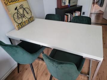 Eettafel - wit en vierzits