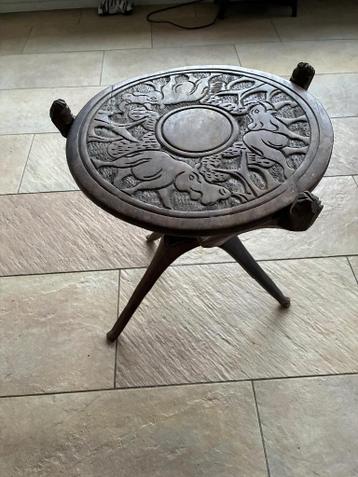 donkerbruin tafeltje Afrikaanse stijl met schaakbord