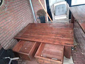 Salontafel, eettafel en kastje