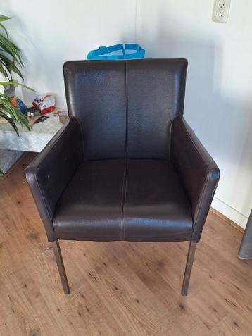 Gratis 4 lederen eetkamerstoelen