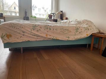 Gratis: Mooi houten bedframe  + lattenbodem - 160 x 200 cm