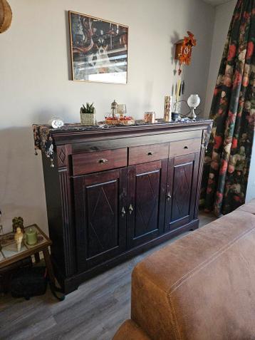 Houten dressoir met deuren en lades