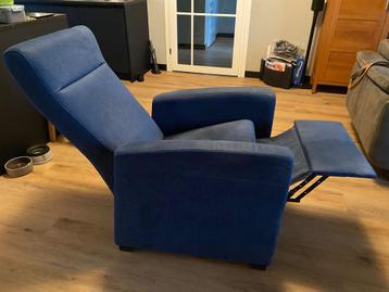 Comfortabele fauteuil met voetenbank