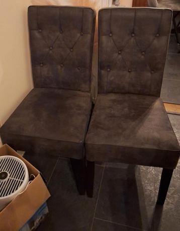 2 mooie keukenstoelen.