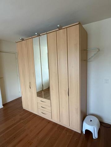 Kledingkast gratis zelf uit elkaar halen