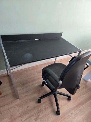 Bureau met bureaustoel - beschadigd