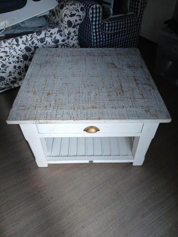 Vintage houten tafeltje met lade