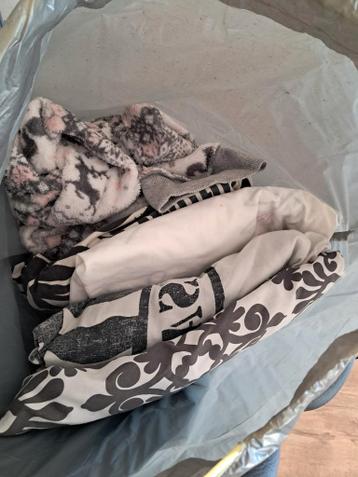 2 zakken  1 persoons beddengoed