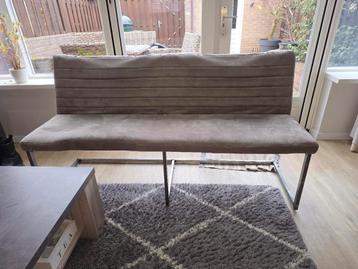 3 stoelen en 1 eetbank