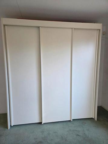 Schuifdeurkast 200x220x65