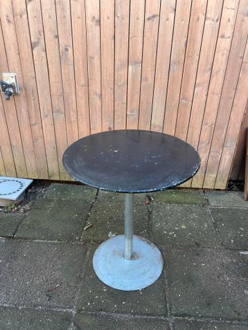 RVS en zwart rond tafeltje