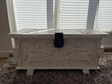 speelgoed/dekenkist ( gratis afhalen)