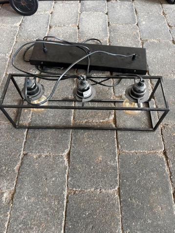 Twee hanglampen - gratis af te halen!