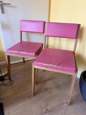 Twee Roze Scandinavische stoelen - gratis af te halen