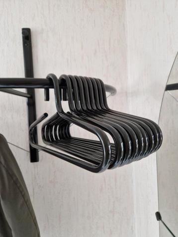 kapstok metaal zwart incl hangers