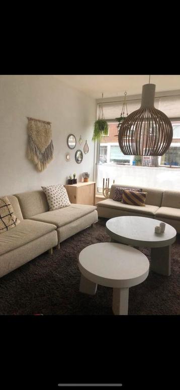 Set ronde massief houten tafels