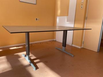 GRATIS stevig bureau/tafel