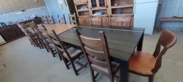 3 tafels + 14 stoelen. Massief hout degelijk en netjes