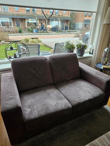 Gratis af te halen. 2 + 3 zits bank en sta-op stoel.